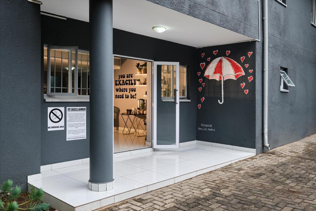 Inn & Out Sandton Johannesburg Exterior photo